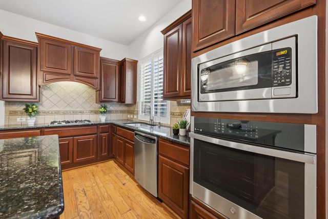 7 Woodmoor Place, Magnolia, TX 77354