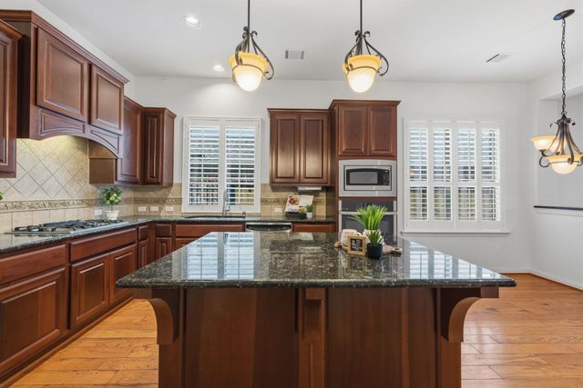 7 Woodmoor Place, Magnolia, TX 77354