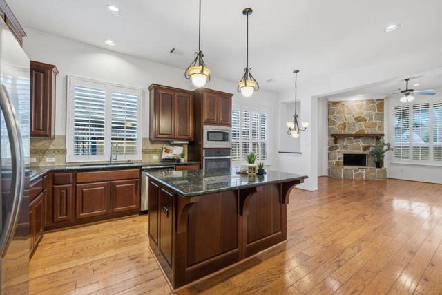 7 Woodmoor Place, Magnolia, TX 77354