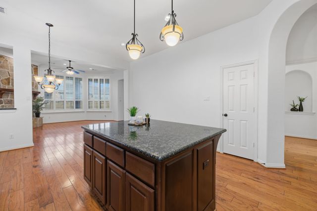 7 Woodmoor Place, Magnolia, TX 77354