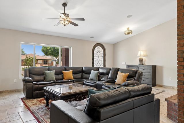 9023 W Patrick Lane, Peoria, AZ 85383
