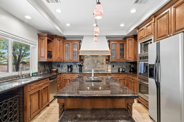 9023 W Patrick Lane, Peoria, AZ 85383