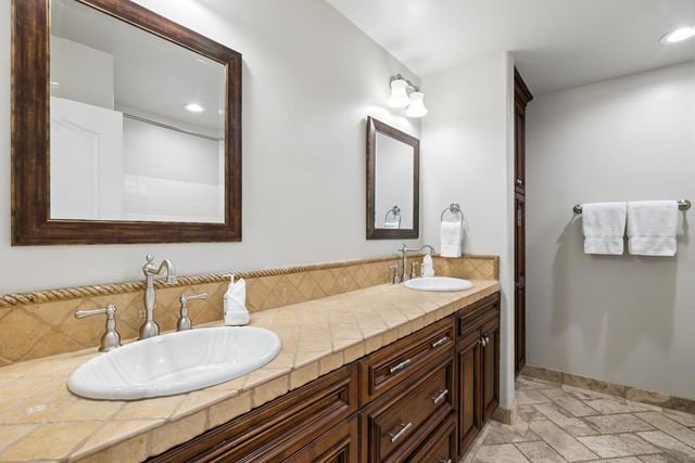 9023 W Patrick Lane, Peoria, AZ 85383