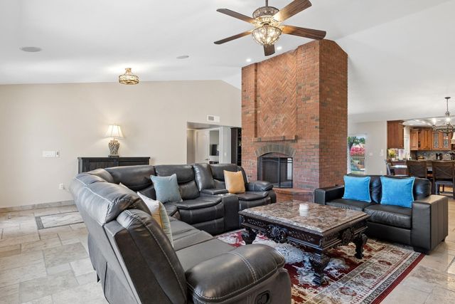 9023 W Patrick Lane, Peoria, AZ 85383