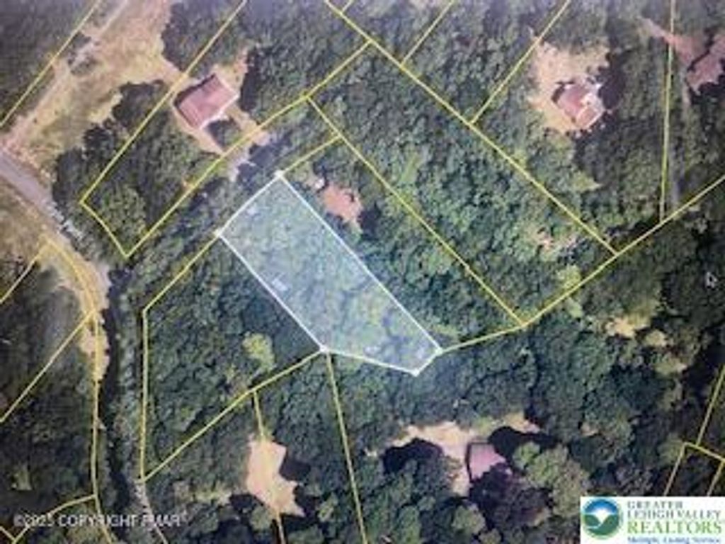 Warbler Court, Lehman Twp, PA 18324
