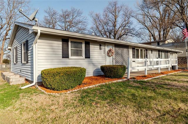 2208 Millwood Drive, Atchison, KS 66002