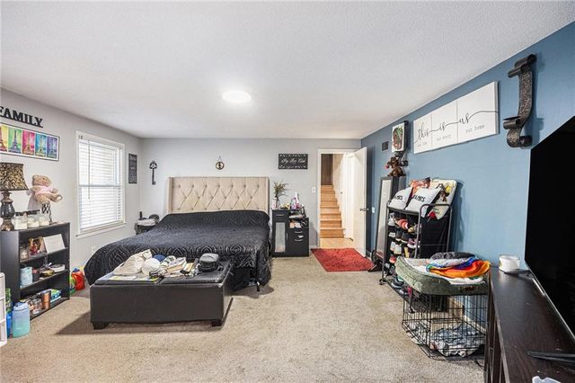 901 E 109th Terrace, Kansas City, MO 64131