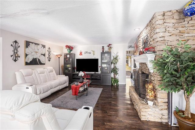 901 E 109th Terrace, Kansas City, MO 64131