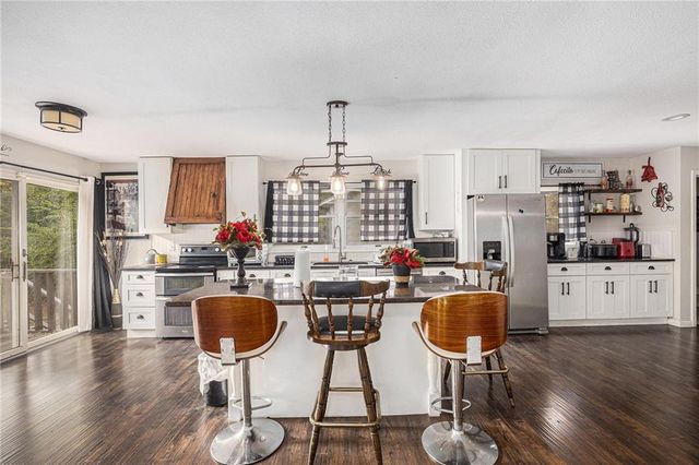 901 E 109th Terrace, Kansas City, MO 64131