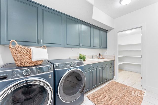 1203 E Hearthstone Dr, Boise, ID 83702