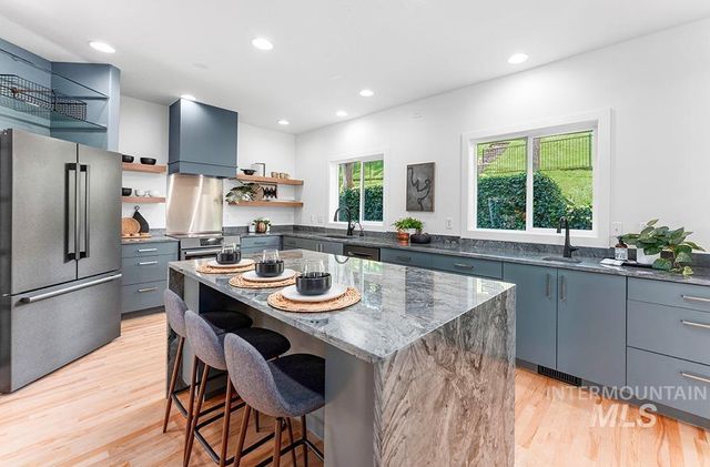 1203 E Hearthstone Dr, Boise, ID 83702