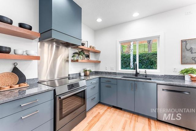 1203 E Hearthstone Dr, Boise, ID 83702