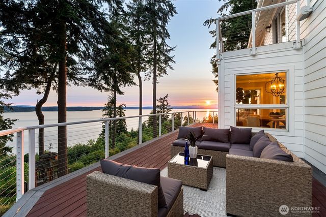 1108 7th Court, Fox Island, WA 98333