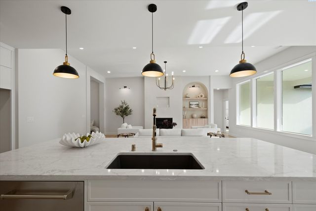 713 Mara Loop, Richland, WA 99352