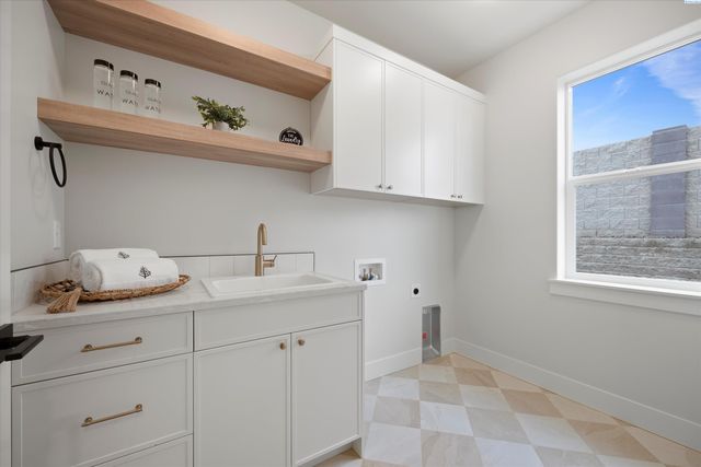 713 Mara Loop, Richland, WA 99352