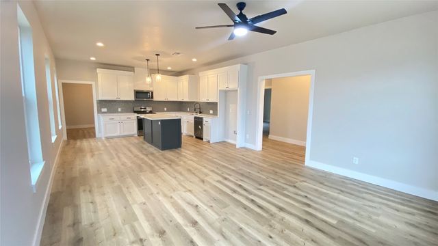 129 S 8th Street, Mcloud, OK 74851