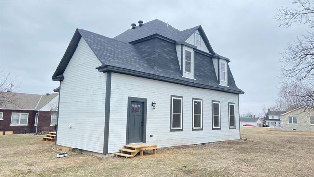 129 S 8th Street, Mcloud, OK 74851