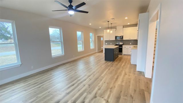 129 S 8th Street, Mcloud, OK 74851