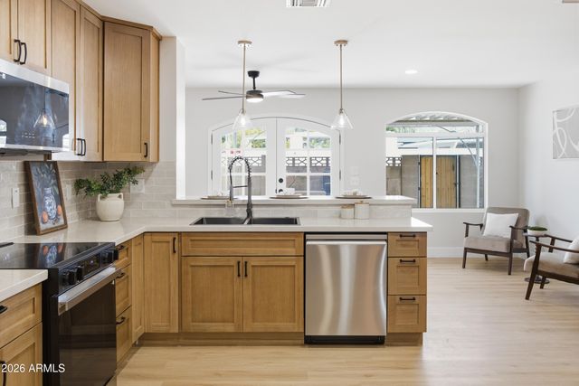 4928 E VIRGINIA Avenue, Phoenix, AZ 85008