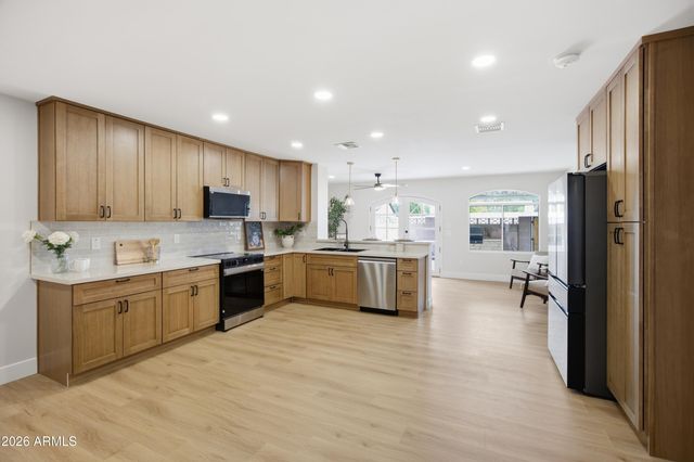 4928 E VIRGINIA Avenue, Phoenix, AZ 85008