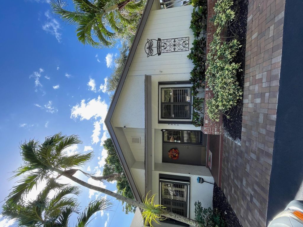 3850 S Arelia Drive S, Delray Beach, FL 33445