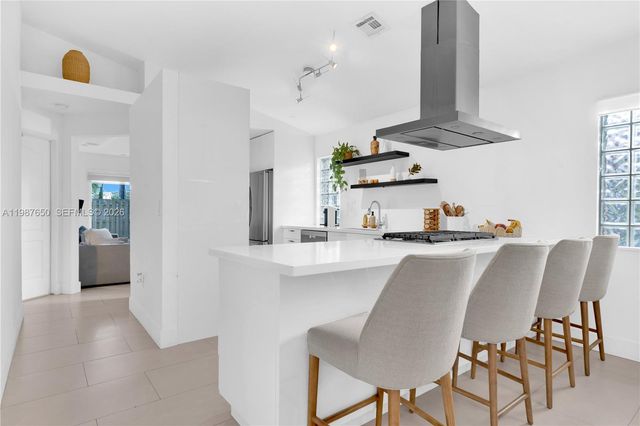 8858 SW 214th St, Cutler Bay, FL 33189