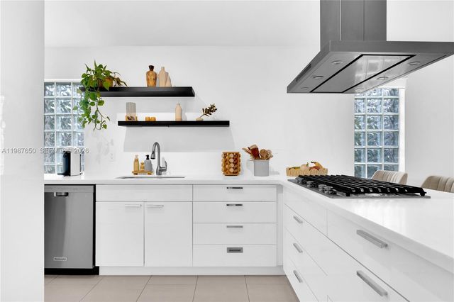 8858 SW 214th St, Cutler Bay, FL 33189