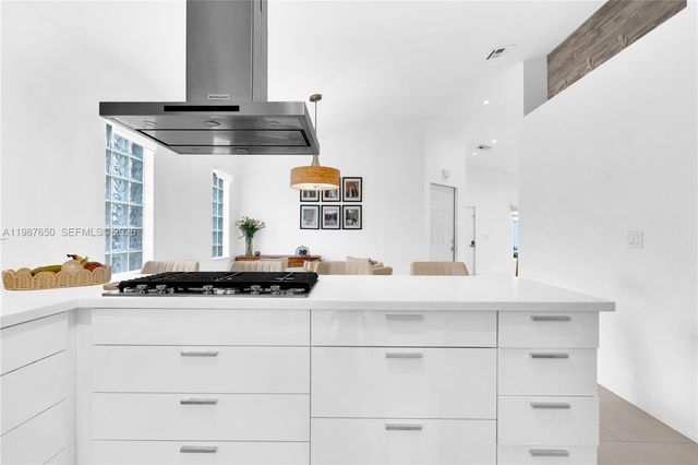 8858 SW 214th St, Cutler Bay, FL 33189