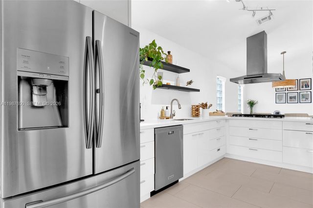 8858 SW 214th St, Cutler Bay, FL 33189