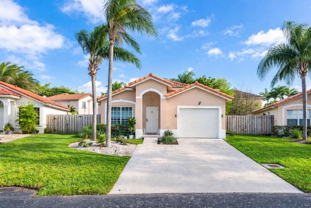 8858 SW 214th St, Cutler Bay, FL 33189