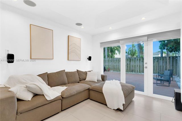 8858 SW 214th St, Cutler Bay, FL 33189