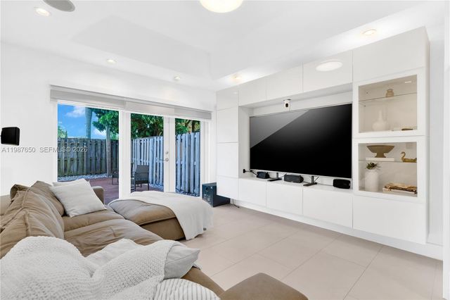 8858 SW 214th St, Cutler Bay, FL 33189