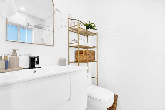 8858 SW 214th St, Cutler Bay, FL 33189