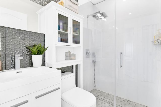 8858 SW 214th St, Cutler Bay, FL 33189