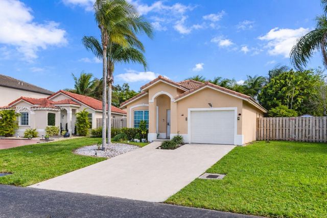 8858 SW 214th St, Cutler Bay, FL 33189