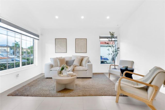 8858 SW 214th St, Cutler Bay, FL 33189