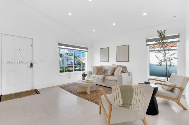 8858 SW 214th St, Cutler Bay, FL 33189