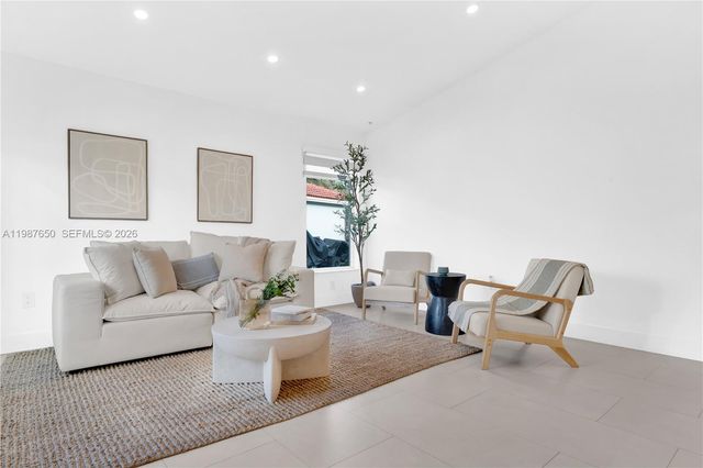 8858 SW 214th St, Cutler Bay, FL 33189