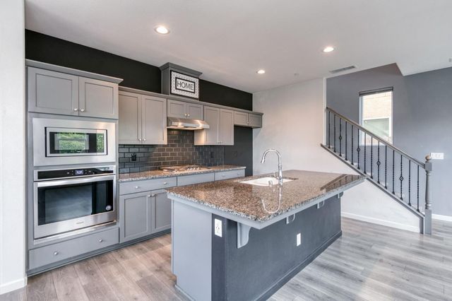 5402 W Santa Barbara, Fresno, CA 93722