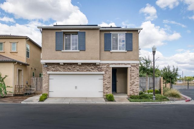5402 W Santa Barbara, Fresno, CA 93722