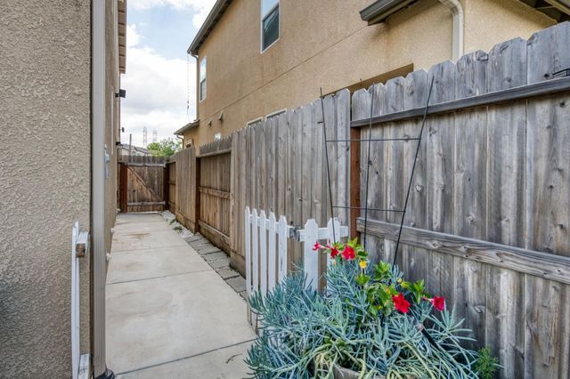 5402 W Santa Barbara, Fresno, CA 93722