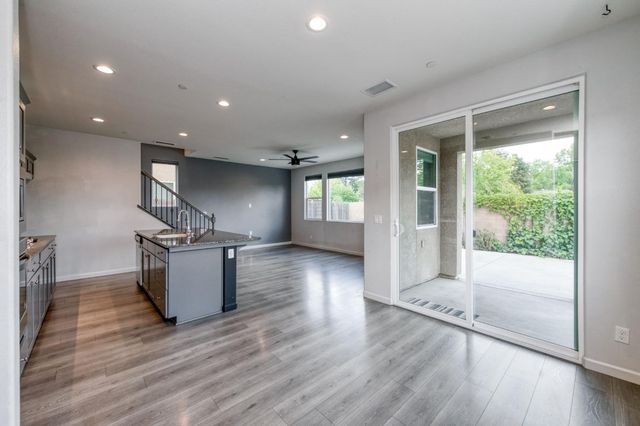 5402 W Santa Barbara, Fresno, CA 93722