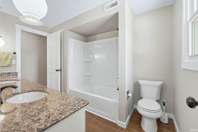 9928 Berkshire Lane, Fort Wayne, IN 46804