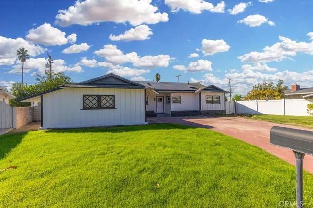 325 Echo Court, San Bernardino, CA 92404