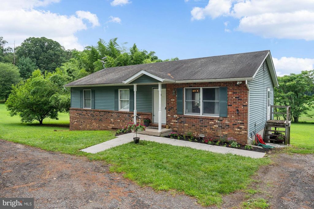 4049 COMPASS RUN LN, Hampstead, MD 21074
