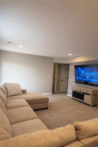 342 ARMOUR Avenue, Bonner Springs, KS 66012