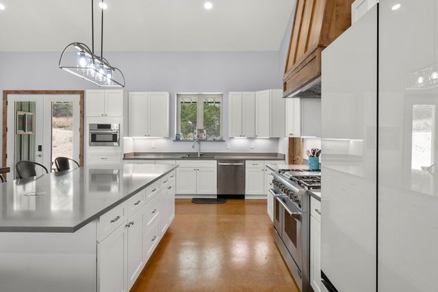 161 Balsly Rd, Center Point, TX 78010