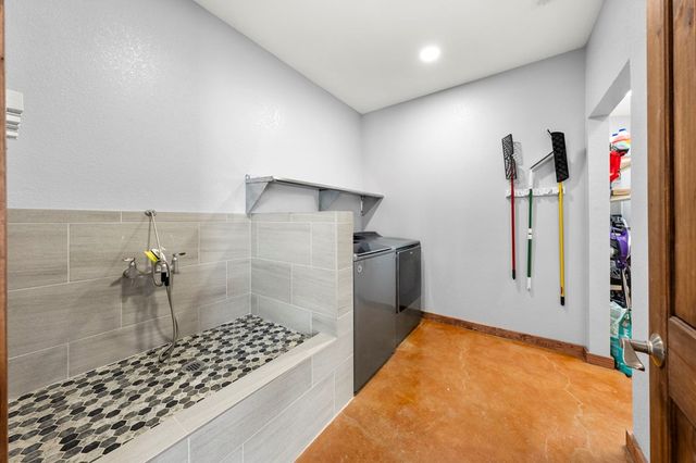 161 Balsly Rd, Center Point, TX 78010