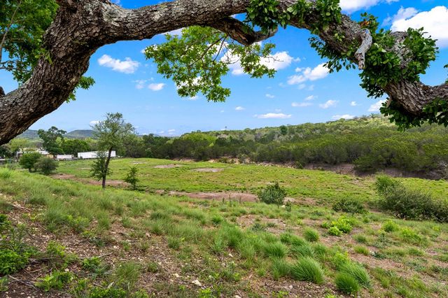 161 Balsly Rd, Center Point, TX 78010