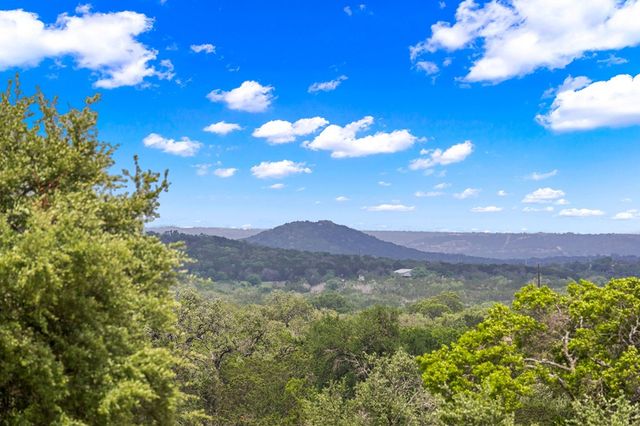 161 Balsly Rd, Center Point, TX 78010